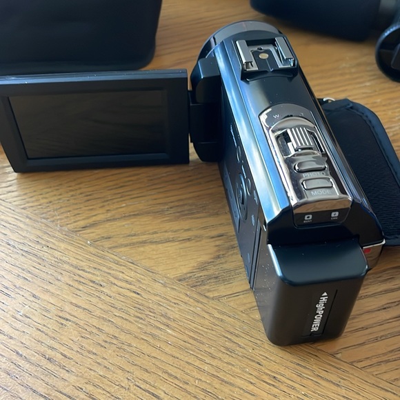 DVC Digital Vídeo Camera 1080P Microphone, Remote, 2 Batteries,Case, Memory Card - Picture 3 of 9